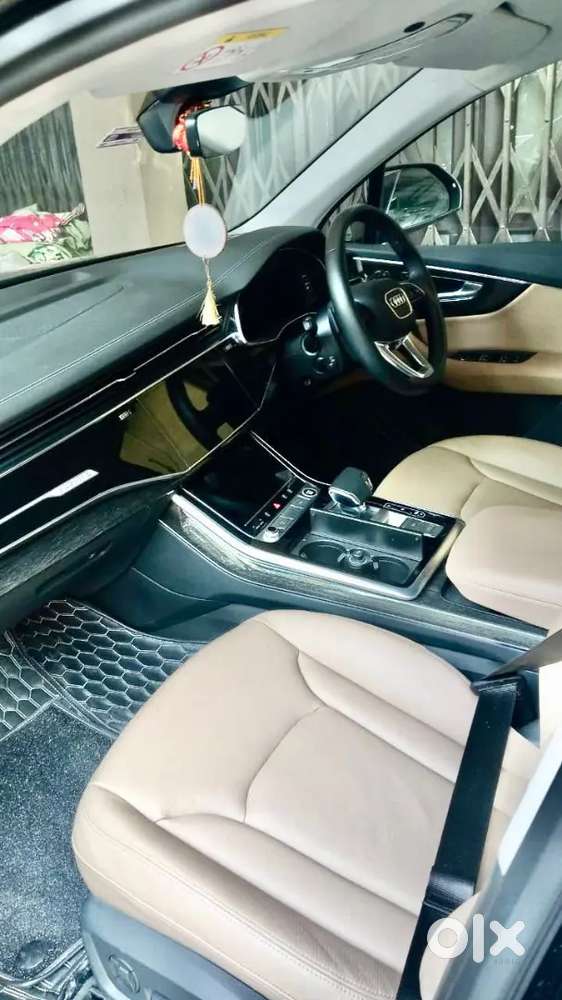 Audi Q7 2023 Luxury Variant