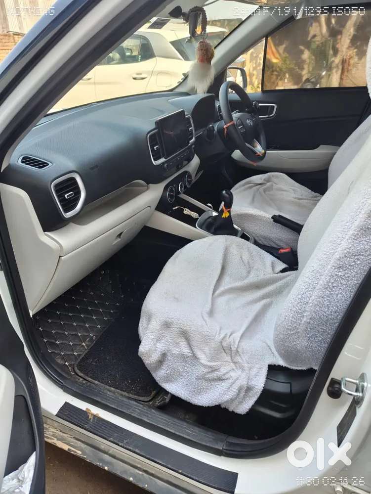 Hyundai Venue 2025 Petrol Well Maintained