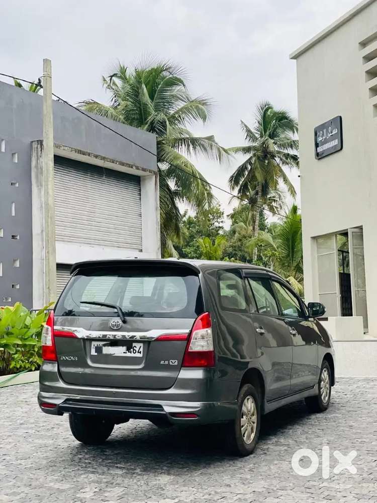 Toyota Innova 2010 Diesel 4th Owner V