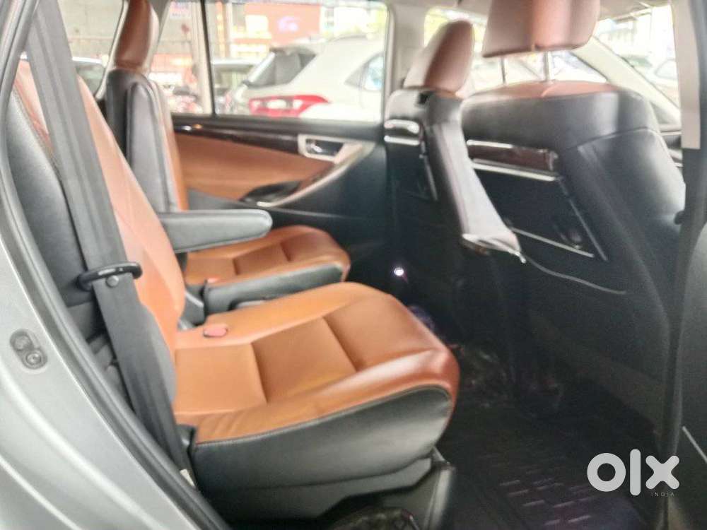 Toyota Innova Crysta 2.8 Zx At 7 Seater, 2016, Diesel