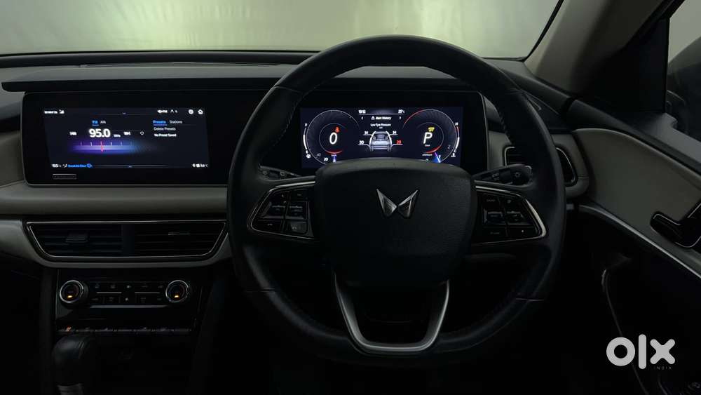 Mahindra Xuv700 Ax7l 6 Str At, 2024, Petrol