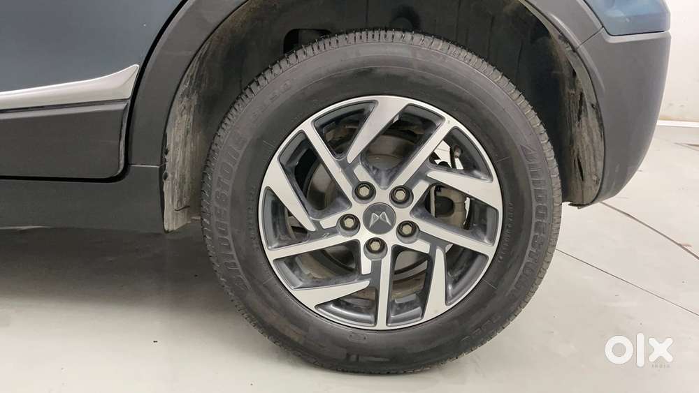 Mahindra Xuv300 W8 (o) 1.5 Diesel Amt, 2023, Diesel