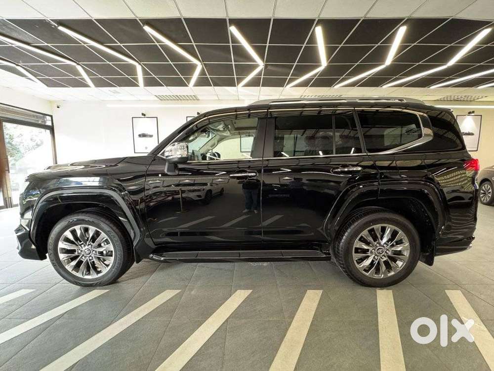 Toyota Land Cruiser Zx Petrol, 2025, Petrol