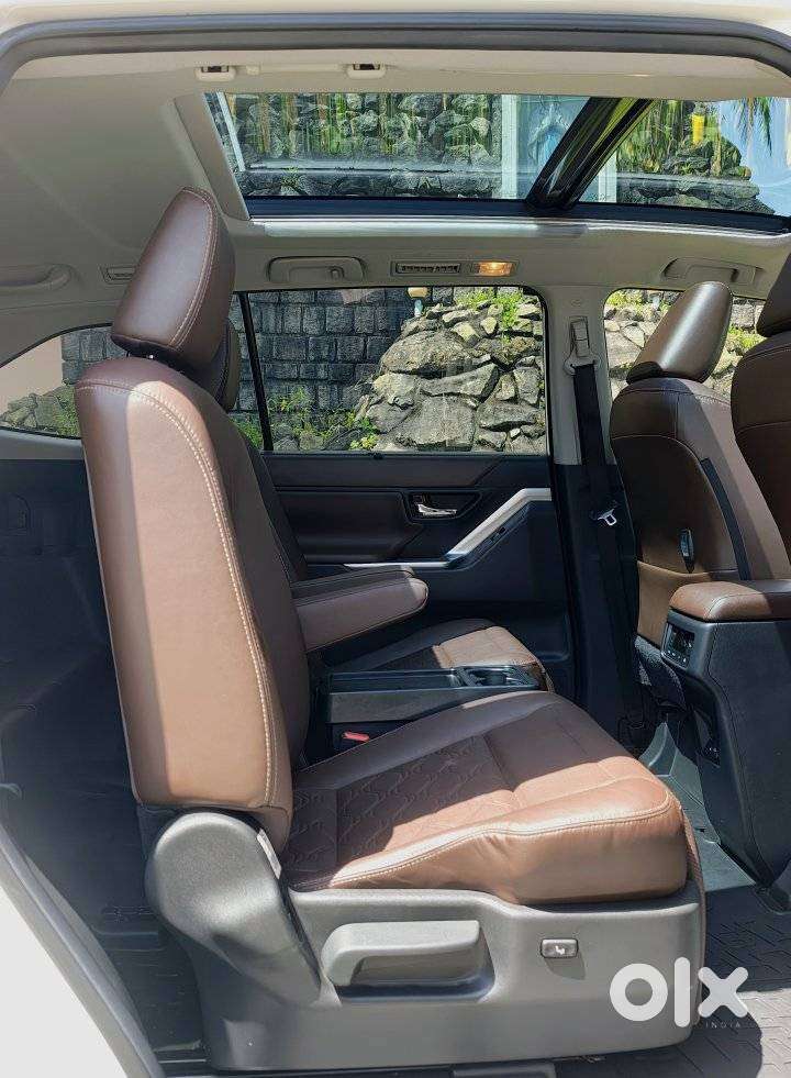 Toyota Innova Hycross 2.0 Zx (o) Hybrid 7 Str, 2024, Petrol