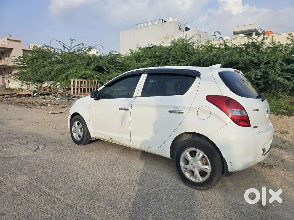 Hyundai I20 Asta1.6 Top Model Insurance Running Well Maintained