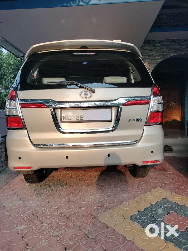 Toyota Innova 2014  2.5 V 7 Seater Diesel 105000 Km Driven