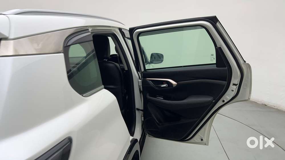 Maruti Suzuki Grand Vitara 1.5 Zeta Plus Intelligent Hybrid Ecvt, 20..