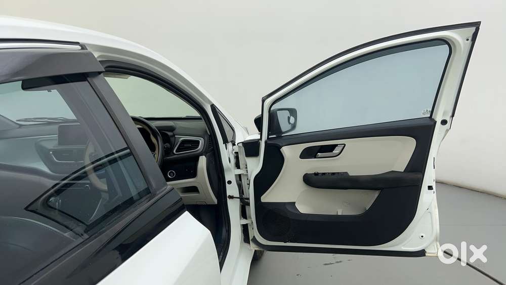 Tata Altroz Xz, 2022, Petrol