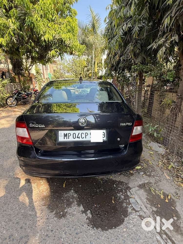 Skoda Rapid 2015 Diesel 105000 Km Driven