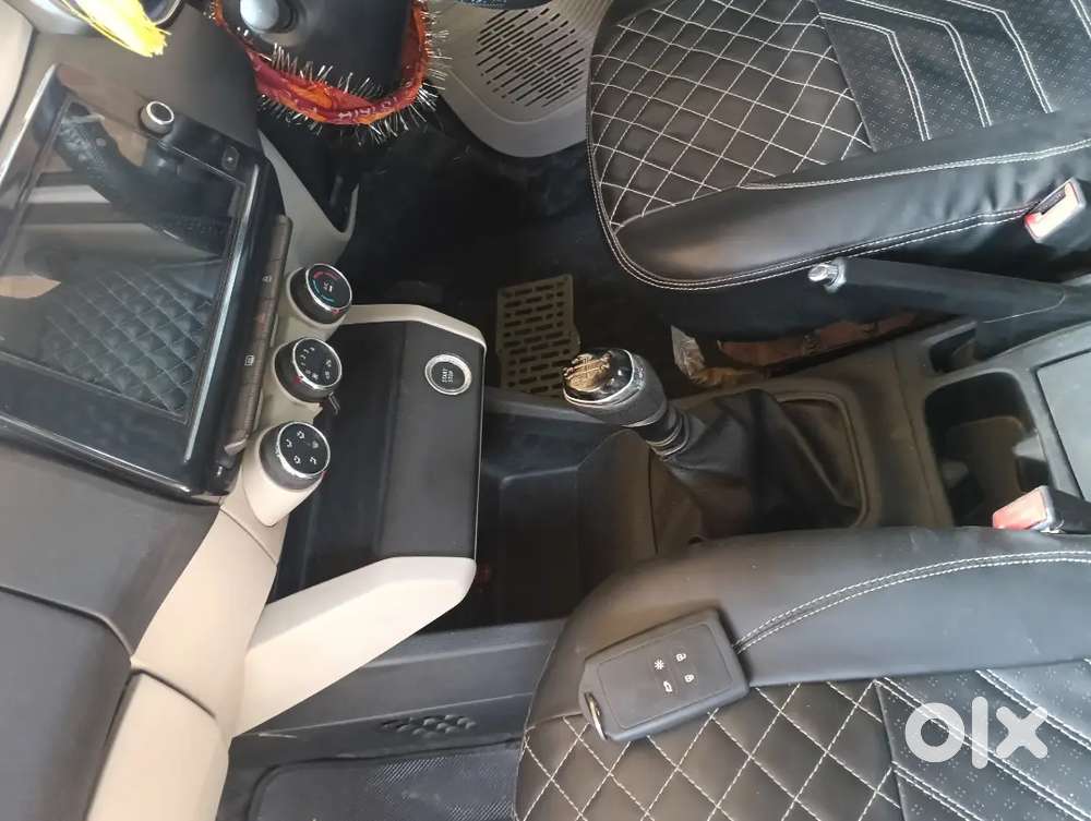 2022 Renault Triber 1.0 Rxz Amt Dual Tone