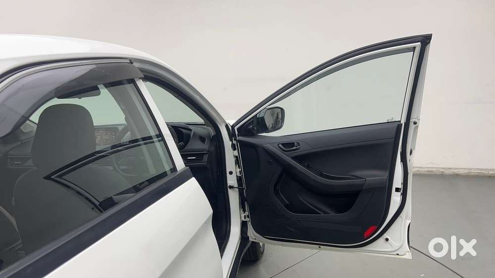 Tata Nexon 1.2 Revotron Xma Amt, 2025, Petrol