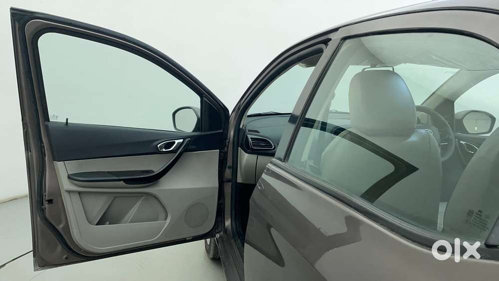 Tata Tiago Xza, 2018, Petrol