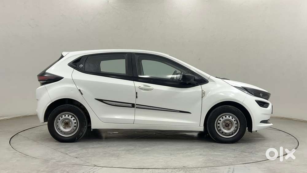 Tata Altroz 1.2 Xe, 2023, Petrol