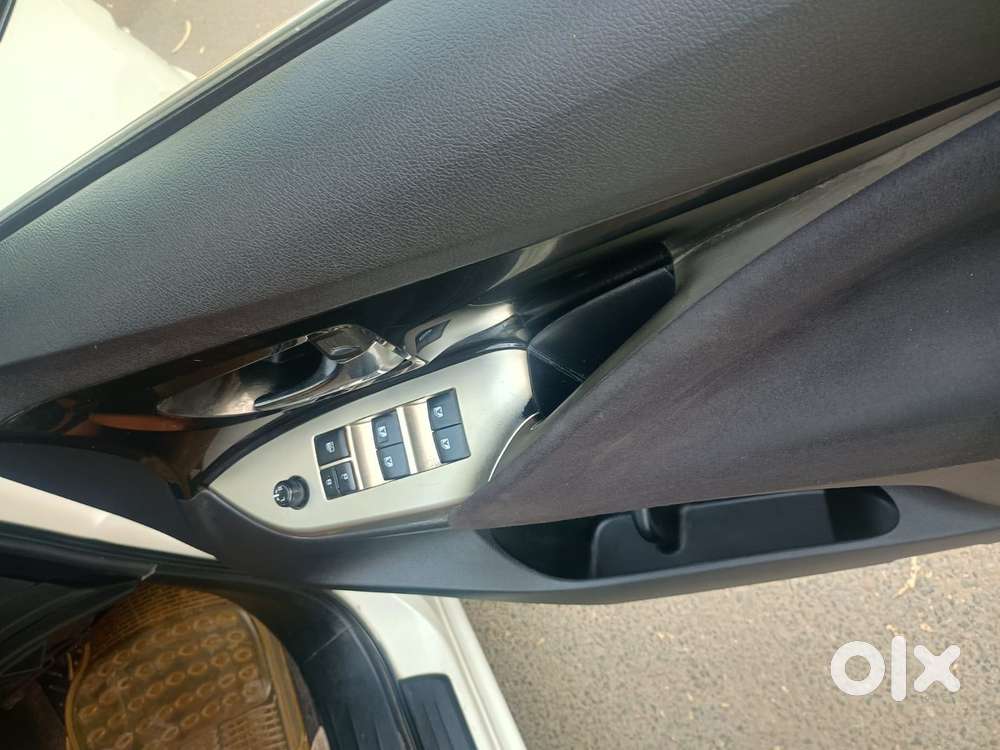 Toyota Innova Crysta 2.4 Vx Mt, 2017, Diesel