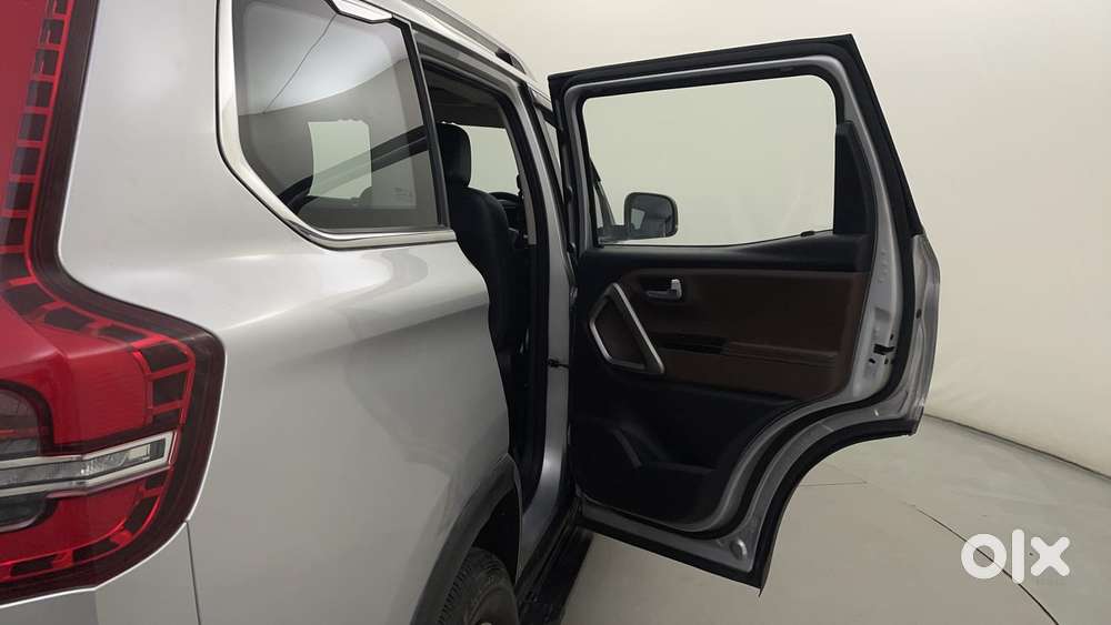 Mahindra Scorpio N Z8 L Petrol Mt 7 Str, 2023, Petrol