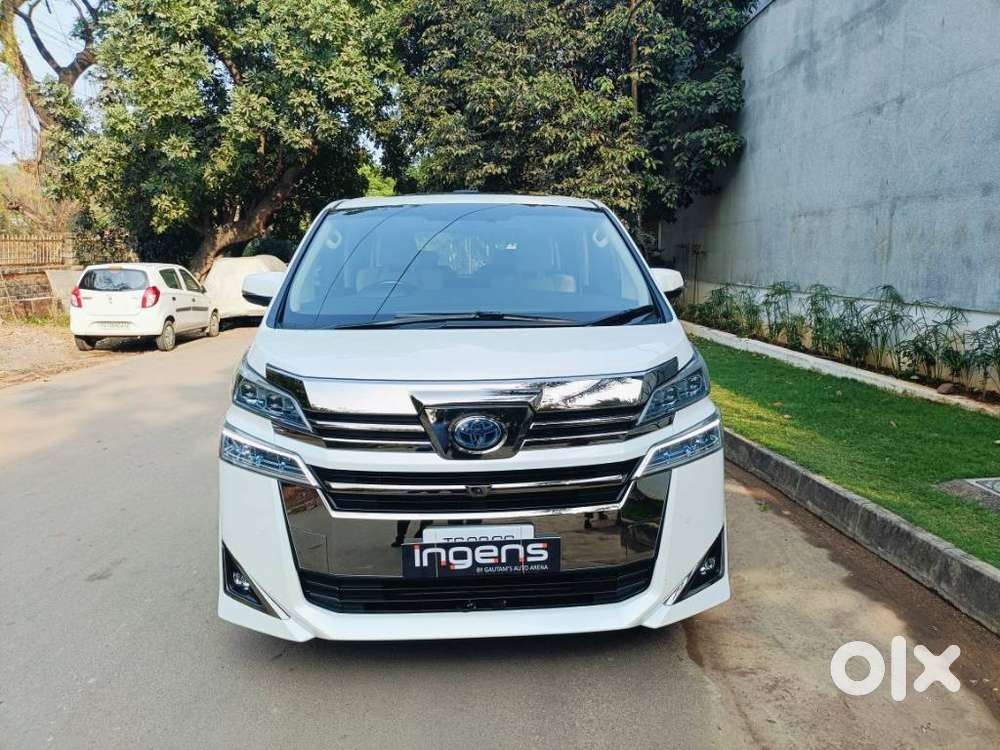 Toyota Vellfire 2.5 Executive Lounge, 2023, Petrol