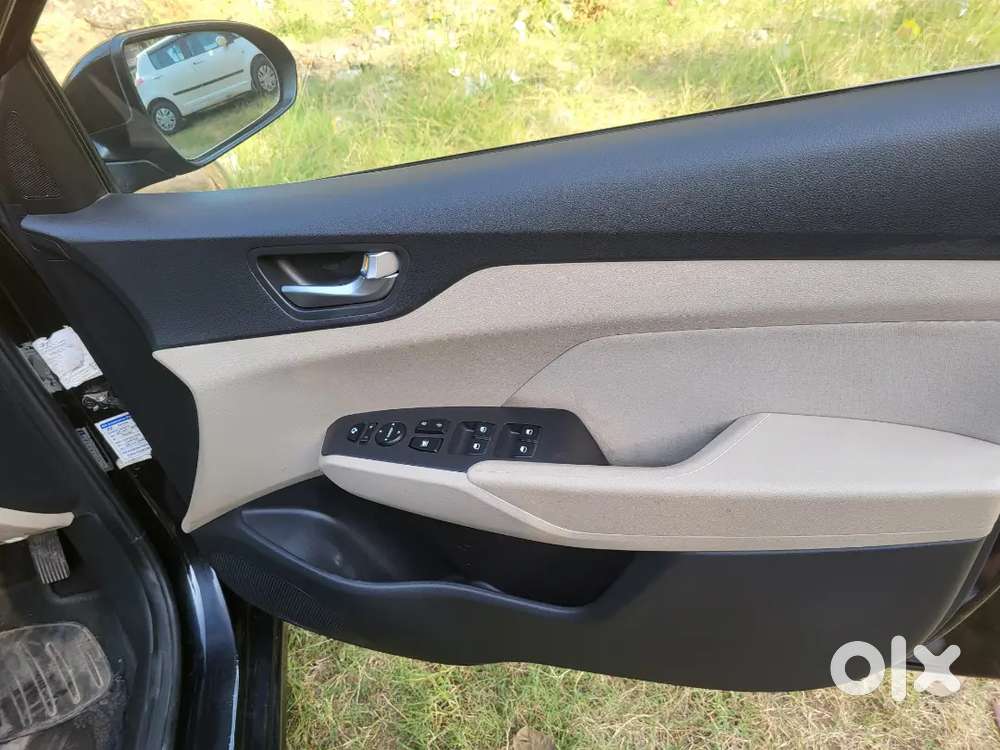 Hyundai Verna 1.5 Mpi Sx (phantom Black)