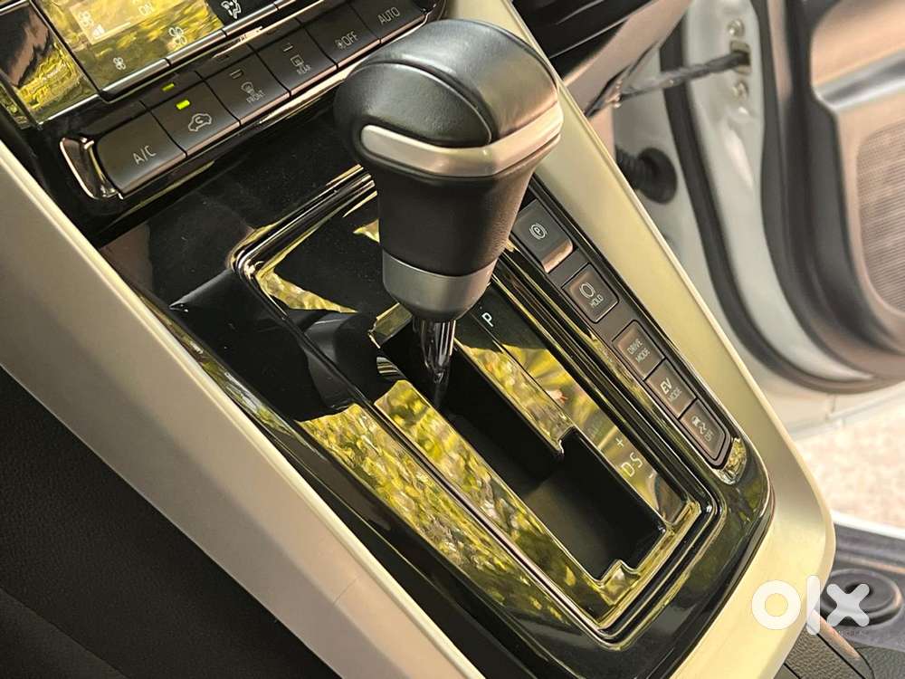 Toyota Innova Hycross 2.0 Vx Hybrid 7 Str, 2023, Petrol