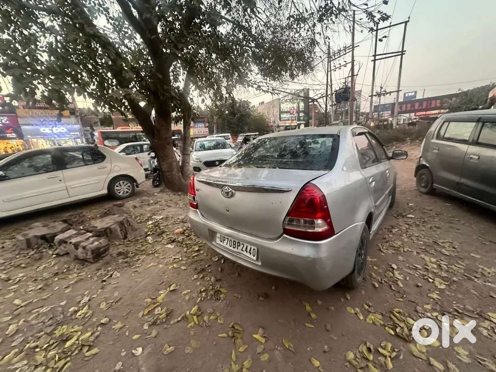 Toyota Etios 1.5 V 2012