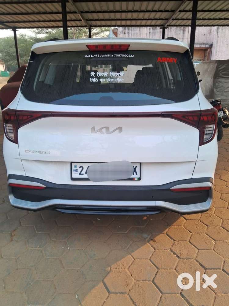 Kia Carens 2024 Petrol Well Maintained