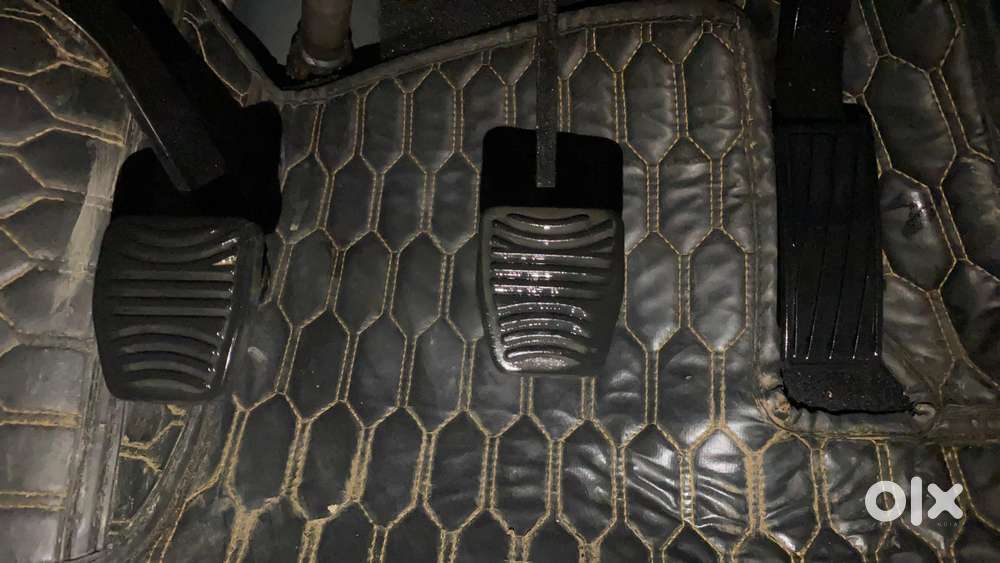 Mahindra Xuv700 2.0 Mx Petrol Mt 5 Str, 2023, Petrol