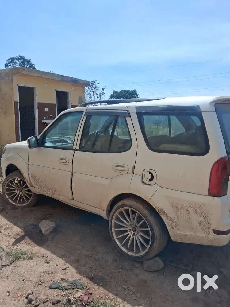 Tata Safari Storme 2012