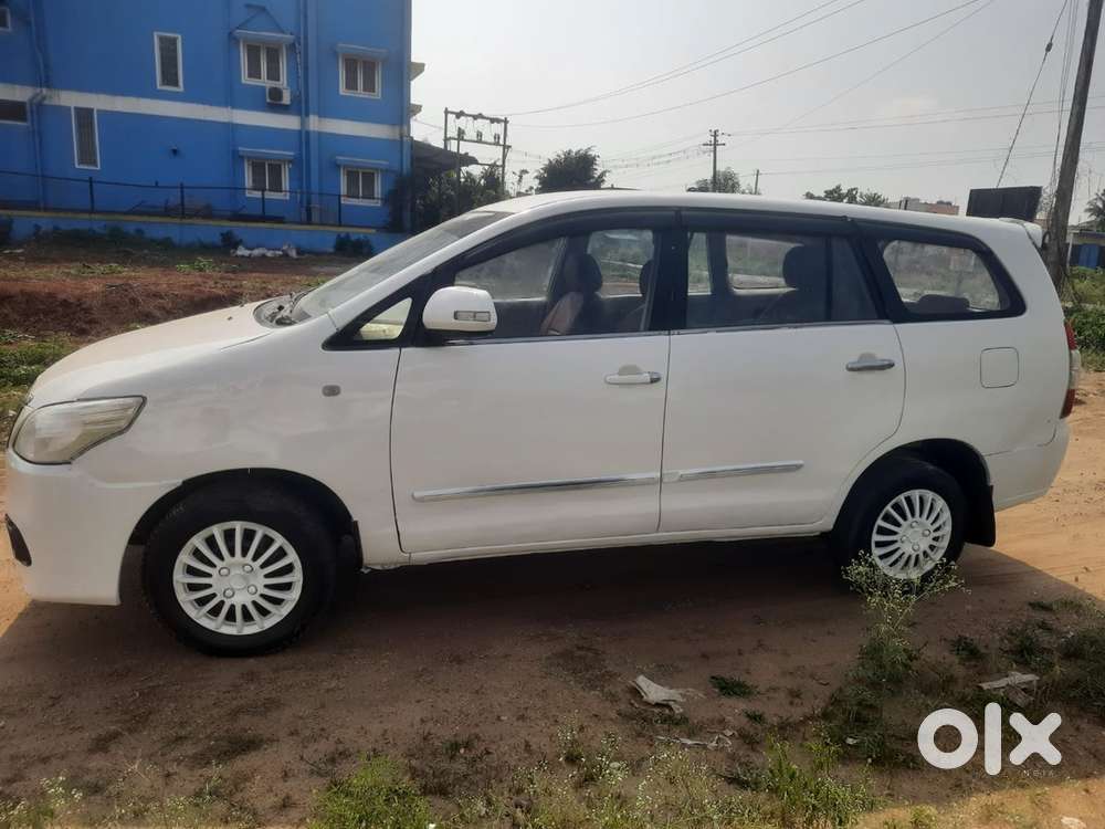Toyota Innova Cng