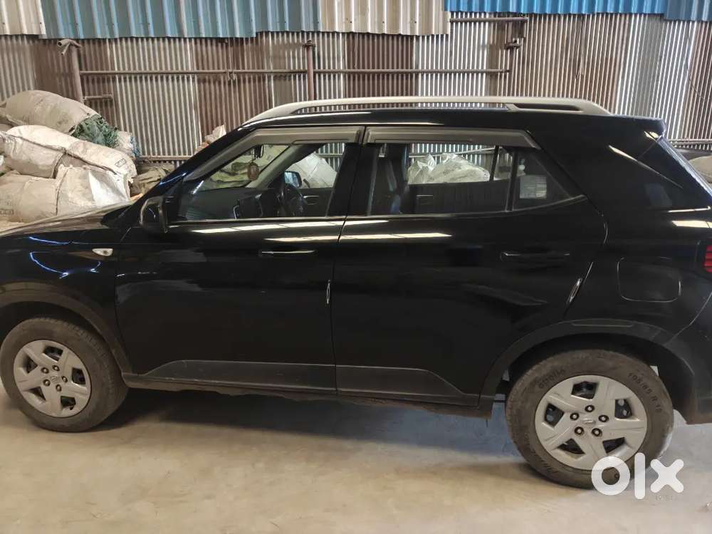 Hyundai Venue 2022 Petrol 34000 Km Driven