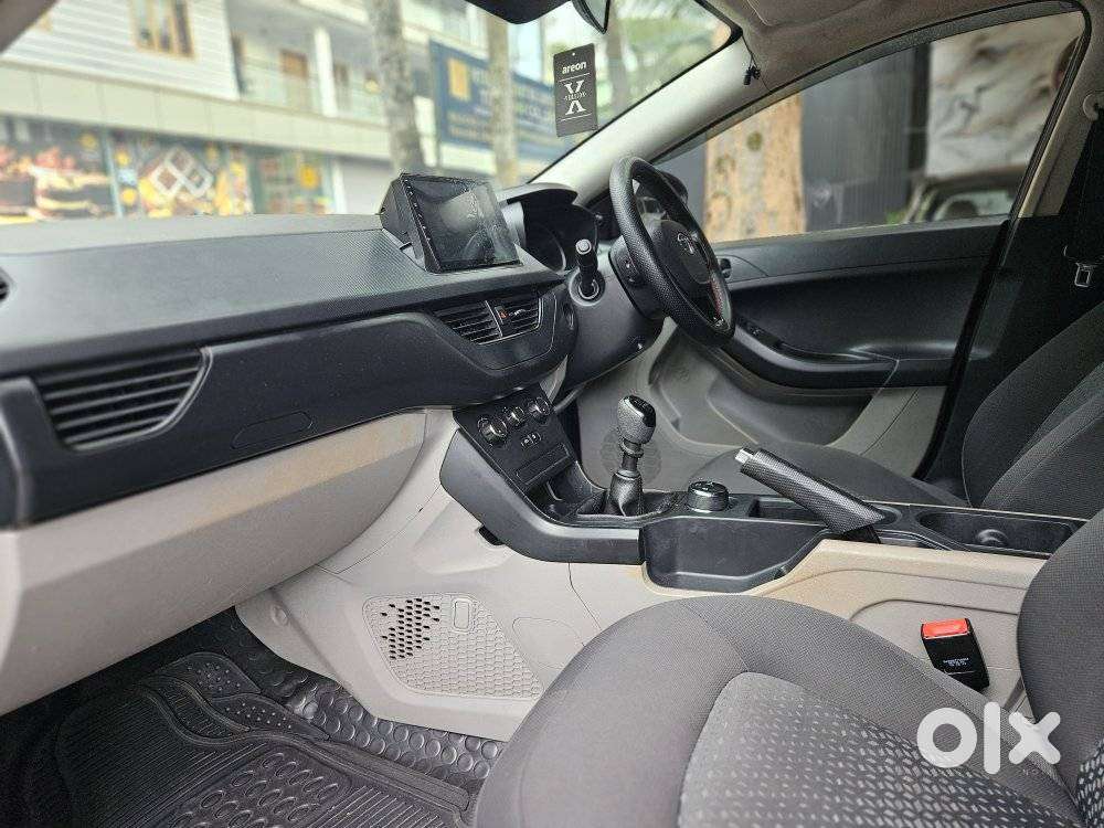 Tata Nexon 1.2 Revotron Xe, 2017, Petrol