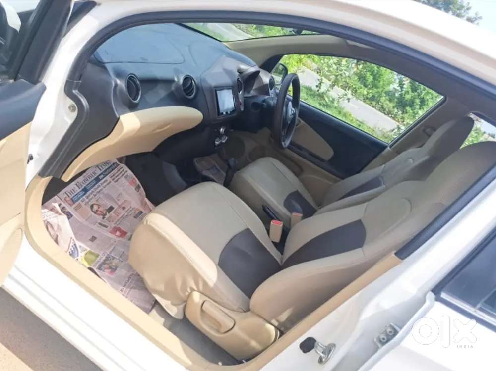 Honda Brio V Automatic 2014