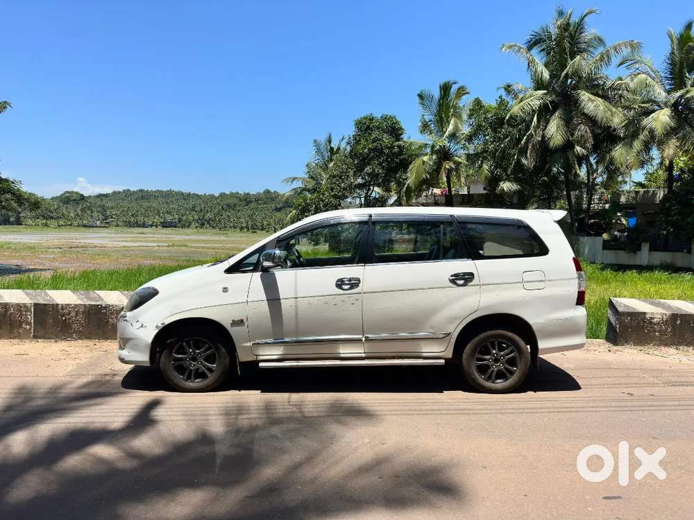 Toyota Innova Crysta Edition 2011