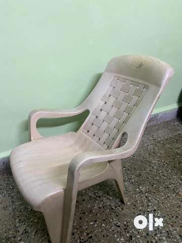 Plastic deals aram chair