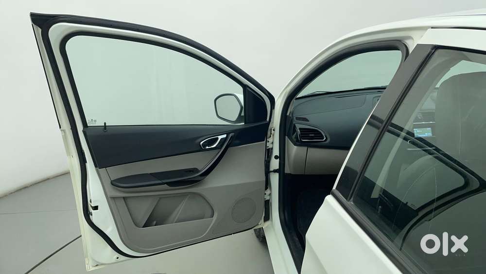 Tata Tiago Xza, 2018, Petrol