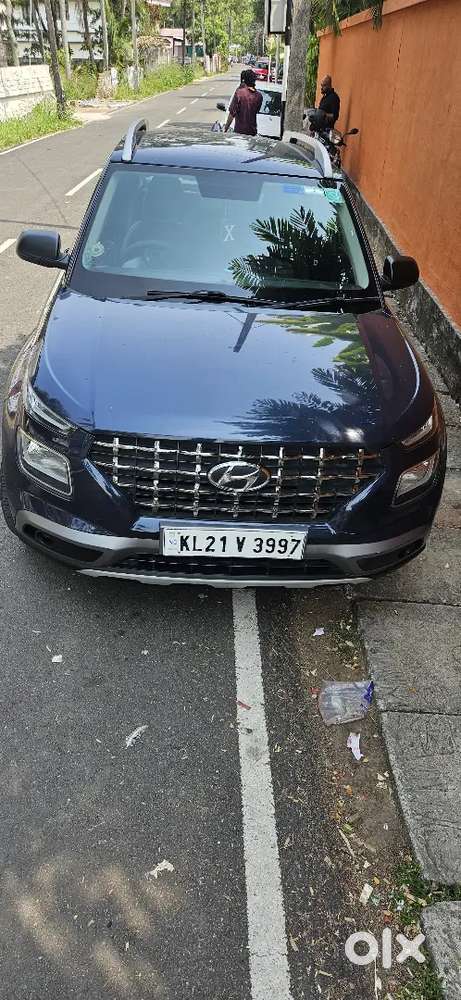 Hyundai Venue 2020 Cng & Hybrids 63000 Km Driven Blue Colour