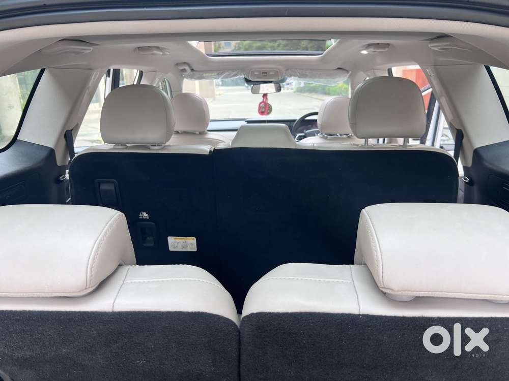 Mahindra Xuv700 2.0 Ax 7 Petrol Mt Str, 2022, Petrol