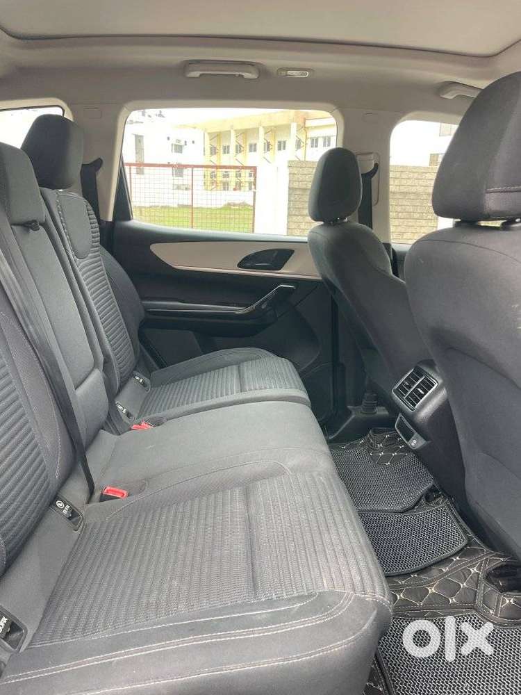 Mahindra Xuv700 2.2 Ax 5 Diesel At 7 Str, 2022, Diesel