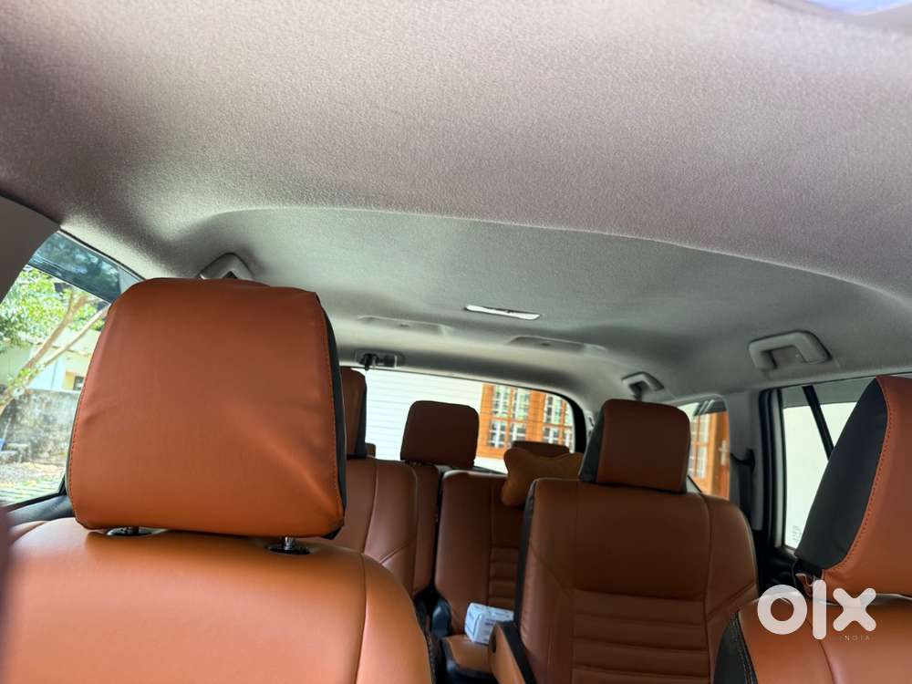 Toyota Innova Crysta 2.8g Automatic, Diesel, 6 Seater