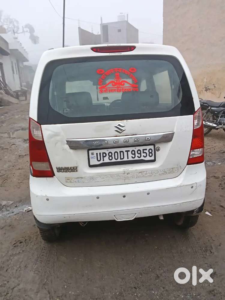 Car Me Koi Bhi Kami Nhi Hai Ghar Per Khadi Rehti Hai