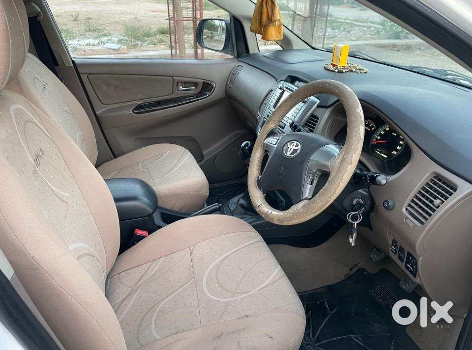 Toyota Innova 2015