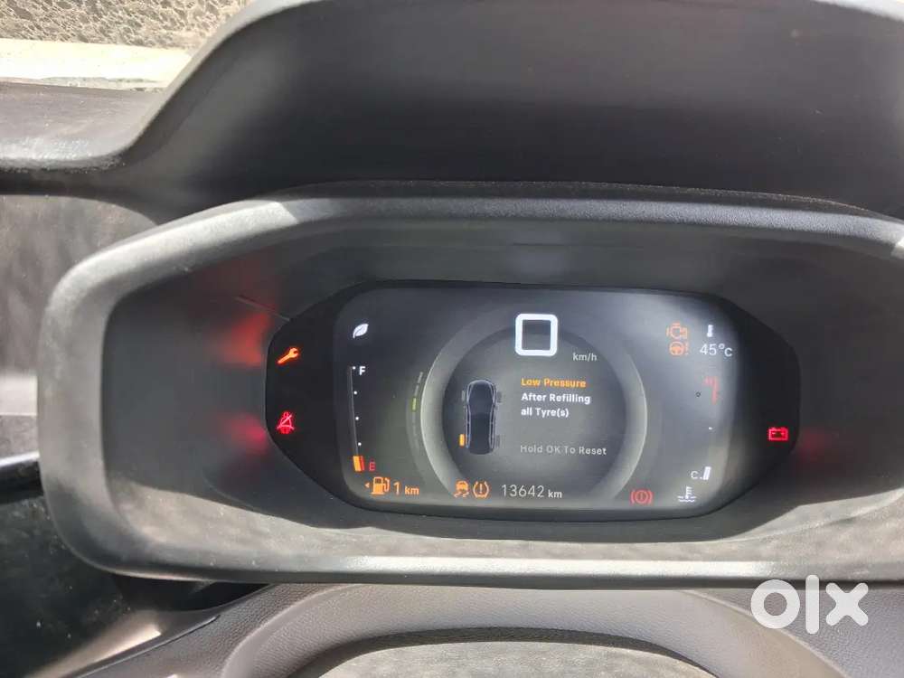 मुझे अपनी कंपनी के डेमो व्हीकल बेचने हैं।