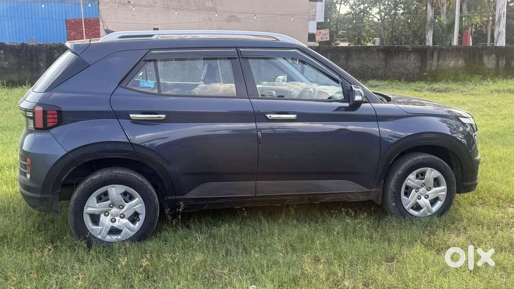 Hyundai Venue 1.2 S (o), 2022, Petrol