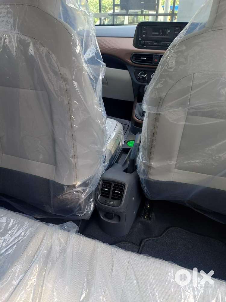 New Hyundai Aura Car H Showroom Se