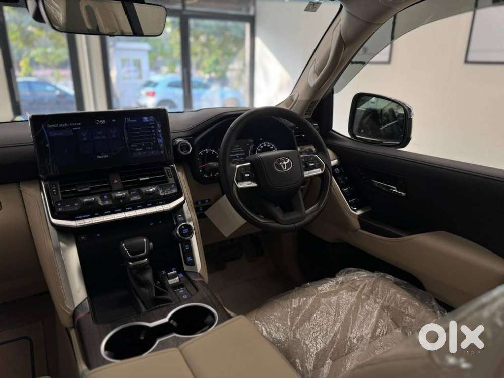 Toyota Land Cruiser Zx Petrol, 2025, Petrol