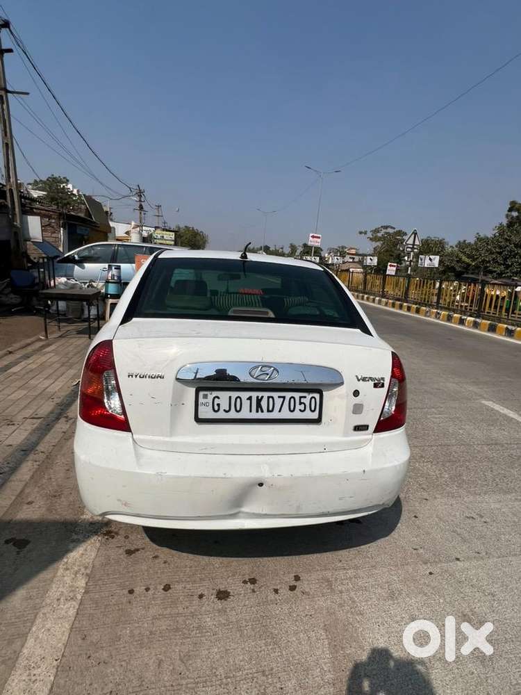 Hyundai Verna 2010 Diesel 200000 Km Driven