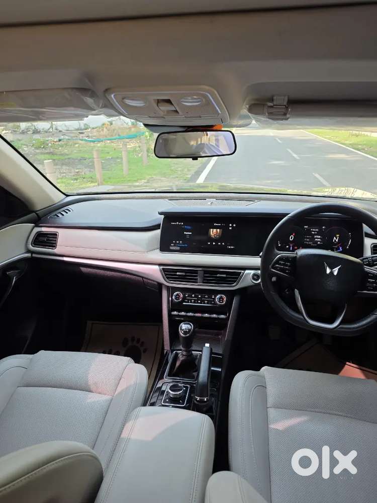 Mahindra Xuv700 2025 Diesel Well Maintained