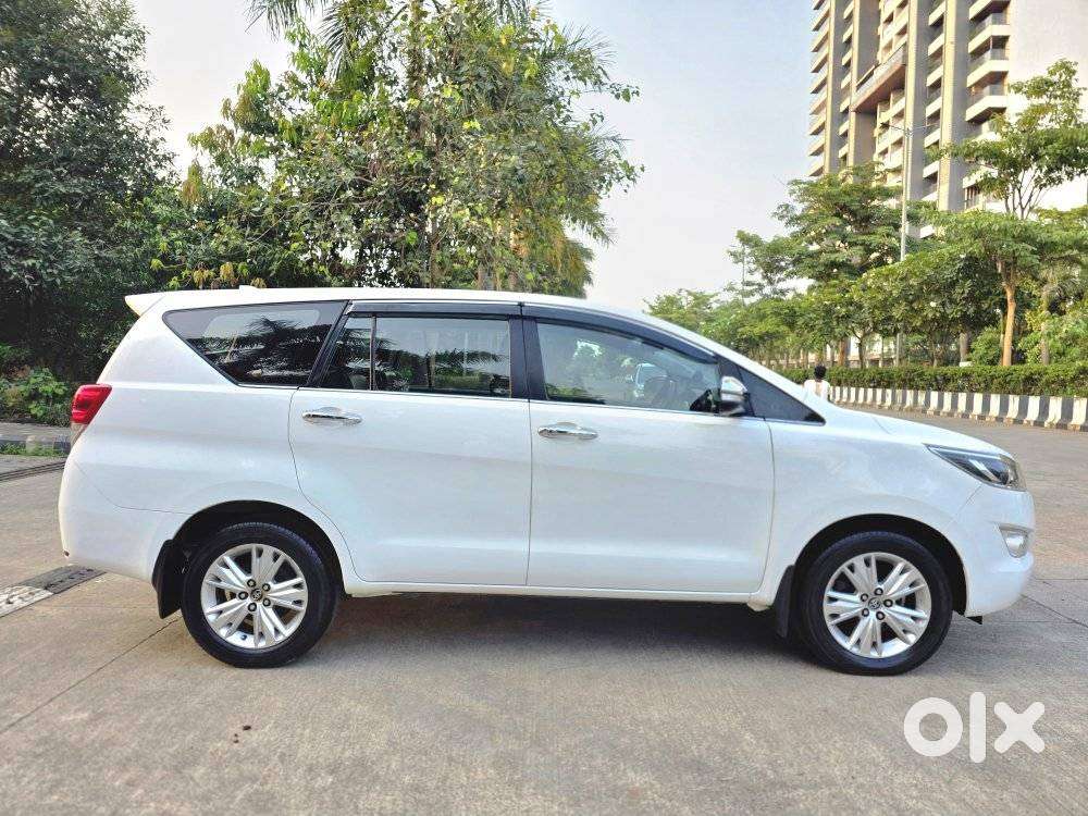 Toyota Innova Crysta 2.8 Zx At 7 Seater, 2016, Diesel