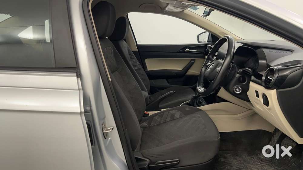 Skoda Slavia Ambition 1.0l Tsi At, 2022, Petrol