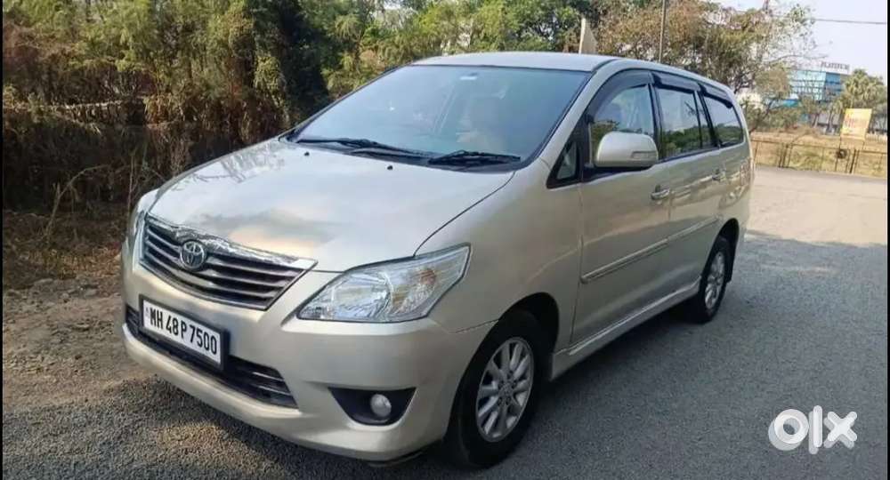 Toyota Innova 2.5 V 8 Seater