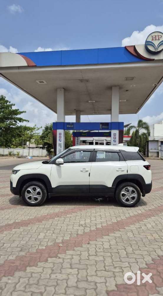 Maruti Suzuki Brezza 1.5 Lxi Smart Hybrid, 2023, Petrol