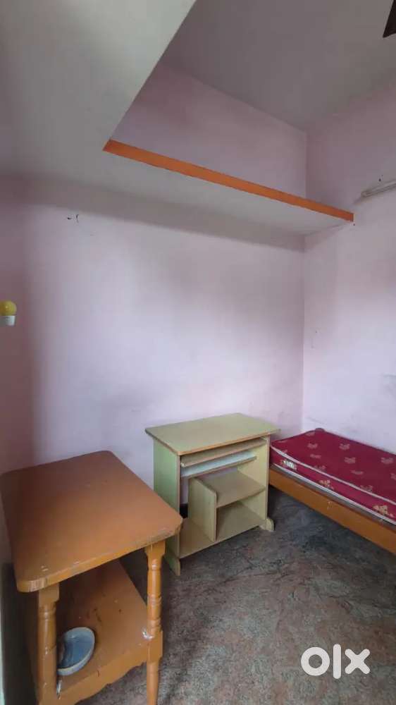 Room for rent available
